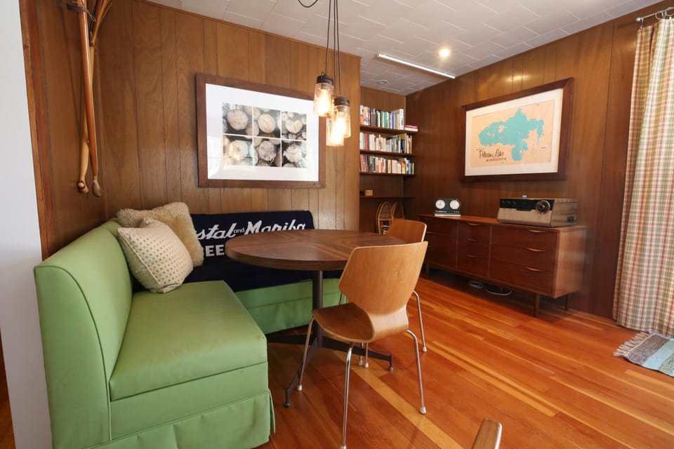 Seating area, Dining area