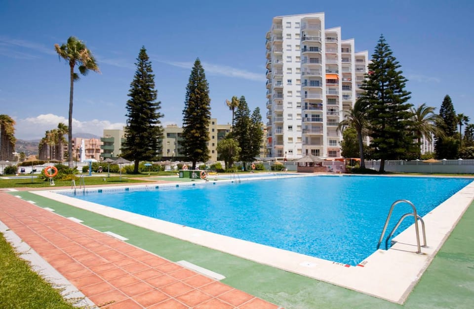 Property building, Day, Pool view, Swimming pool