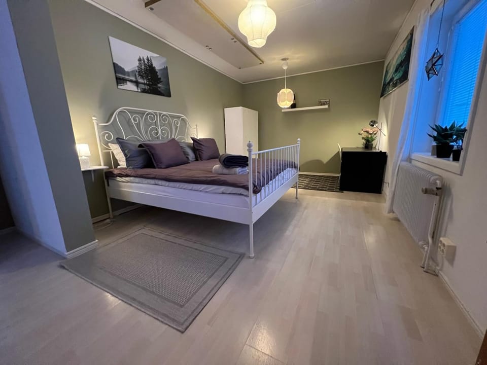 Bed, Bedroom, Lake view