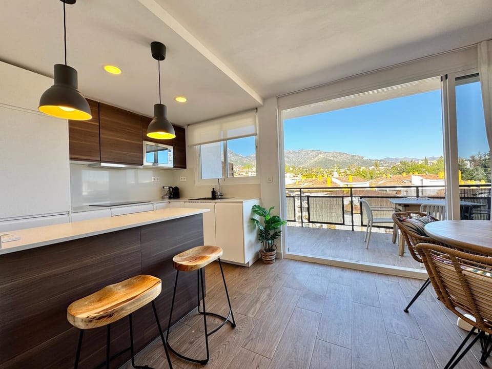 Natural landscape, View (from property/room), Balcony/Terrace, Kitchen or kitchenette, Seating area, Dining area, Mountain view