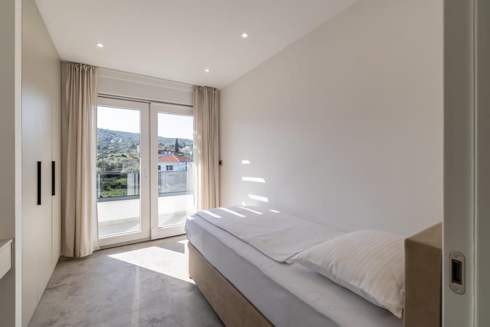 Bedroom, air conditioner