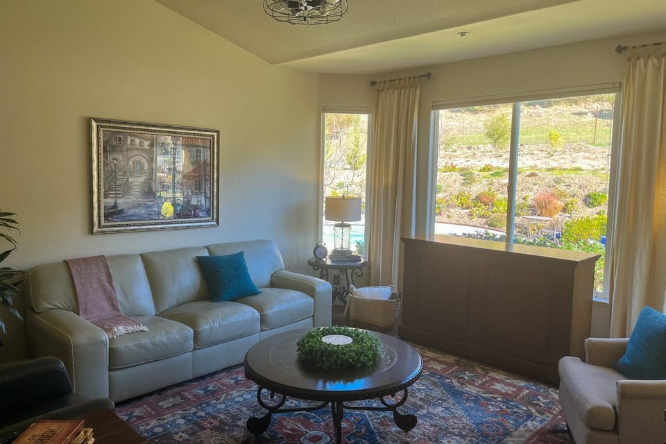 Mountain-View Backyard Oasis! King City Getaway House in Sierra Nevada