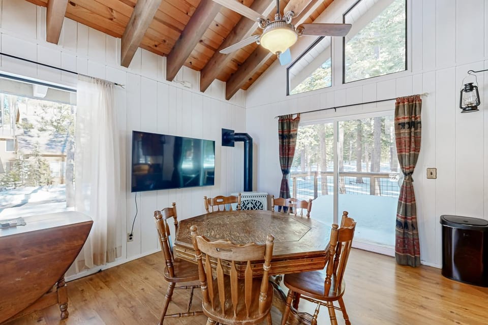 < 2 Mi to Tahoe Donner Ski Resort: Serene Retreat House in Truckee