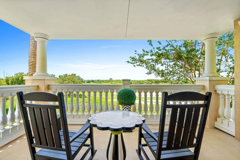 Centre Court Grandeur, Golf Course Views, Near Attractions, 1056 Apartment in Four Corners