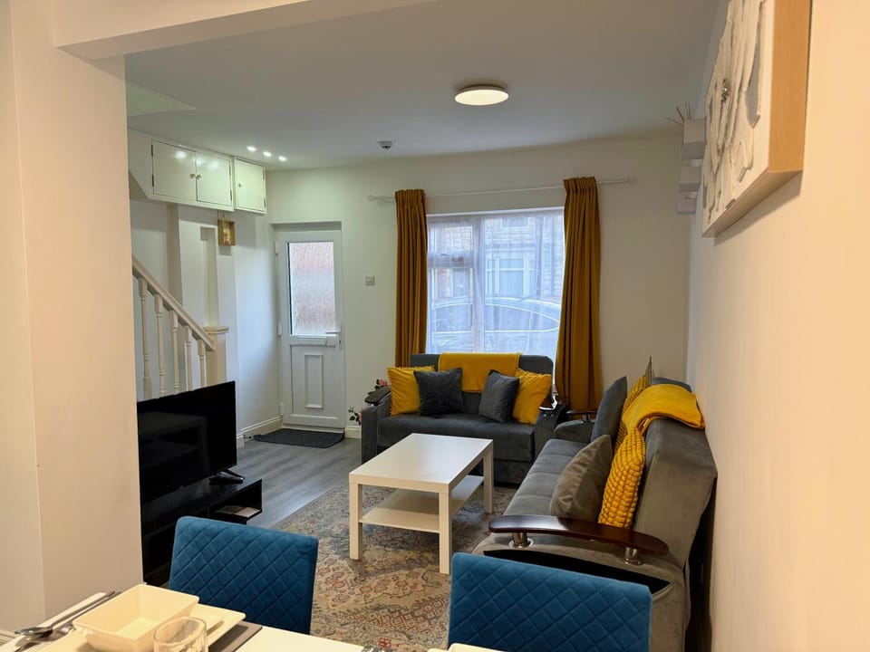 TV and multimedia, Living room, Seating area
