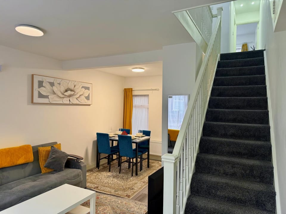 Living room, Seating area, Dining area
