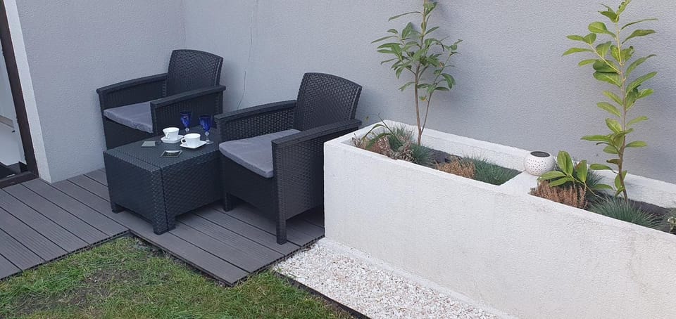 Day, Garden, Seating area, Garden view