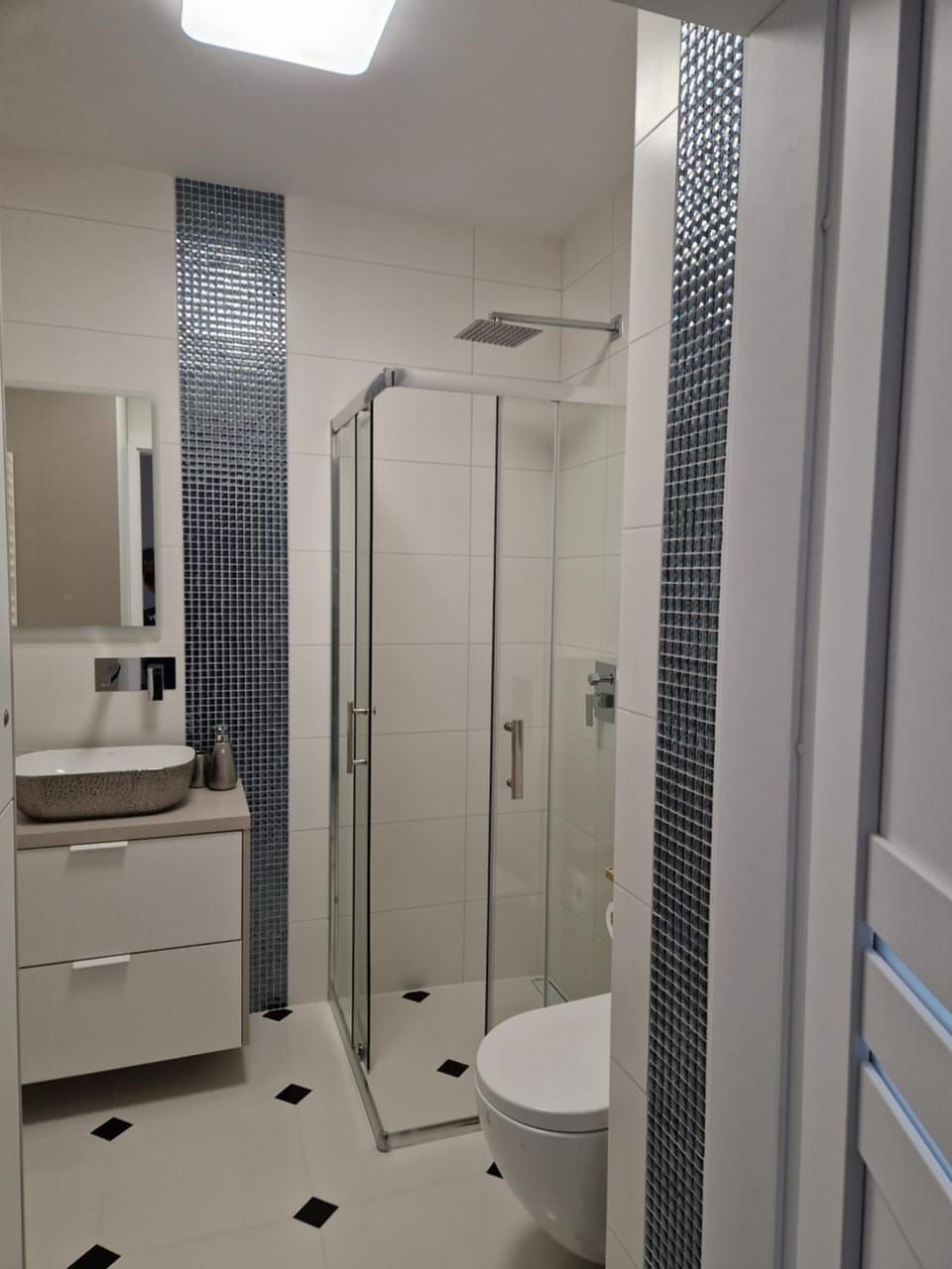 Shower, Toilet, Bathroom