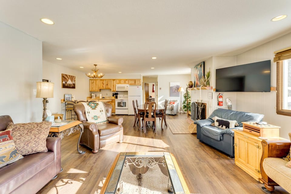 1/2 Mi to Skiing: Red River Condo w/ Free Shuttle! House in Red River