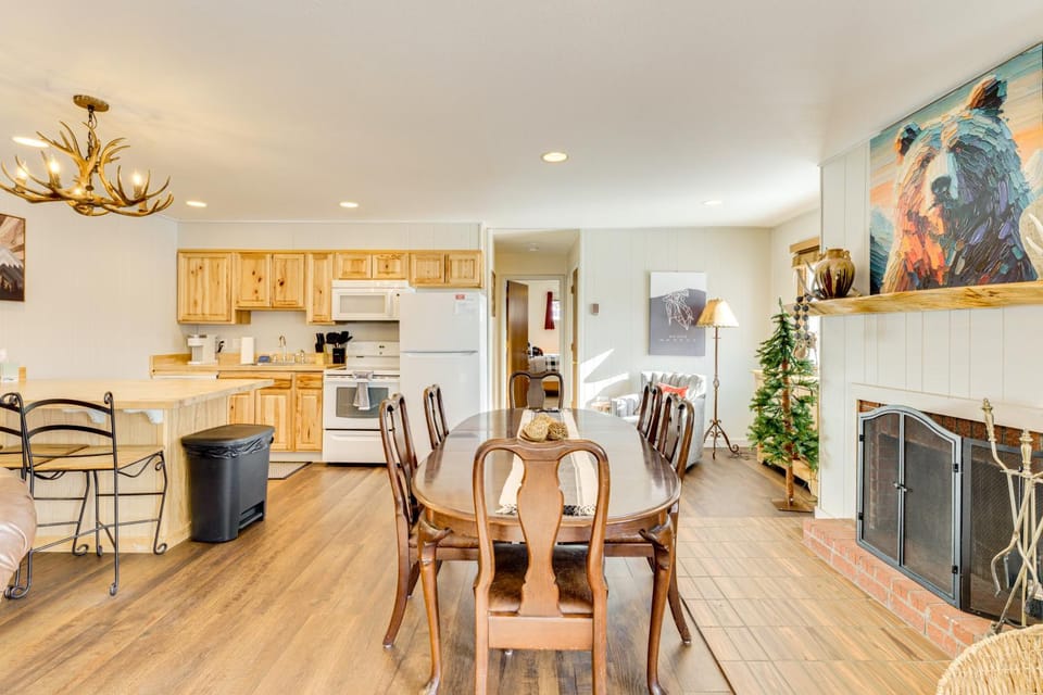 1/2 Mi to Skiing: Red River Condo w/ Free Shuttle! House in Red River