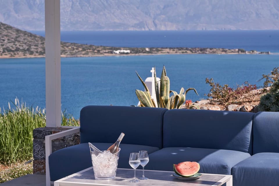 Seating area, Sea view, Swimming pool