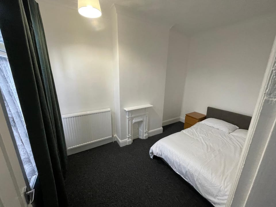 Cosy 2 Bed Home, Ideal Location House in Doncaster