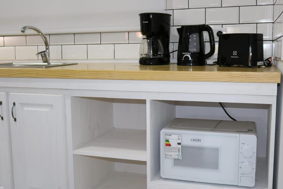 Kitchen or kitchenette, minibar, toaster