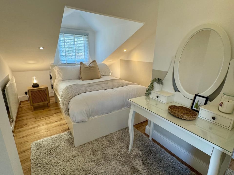 Cosy 4 Bedroom House With Secure Parking House in London Borough of Hillingdon