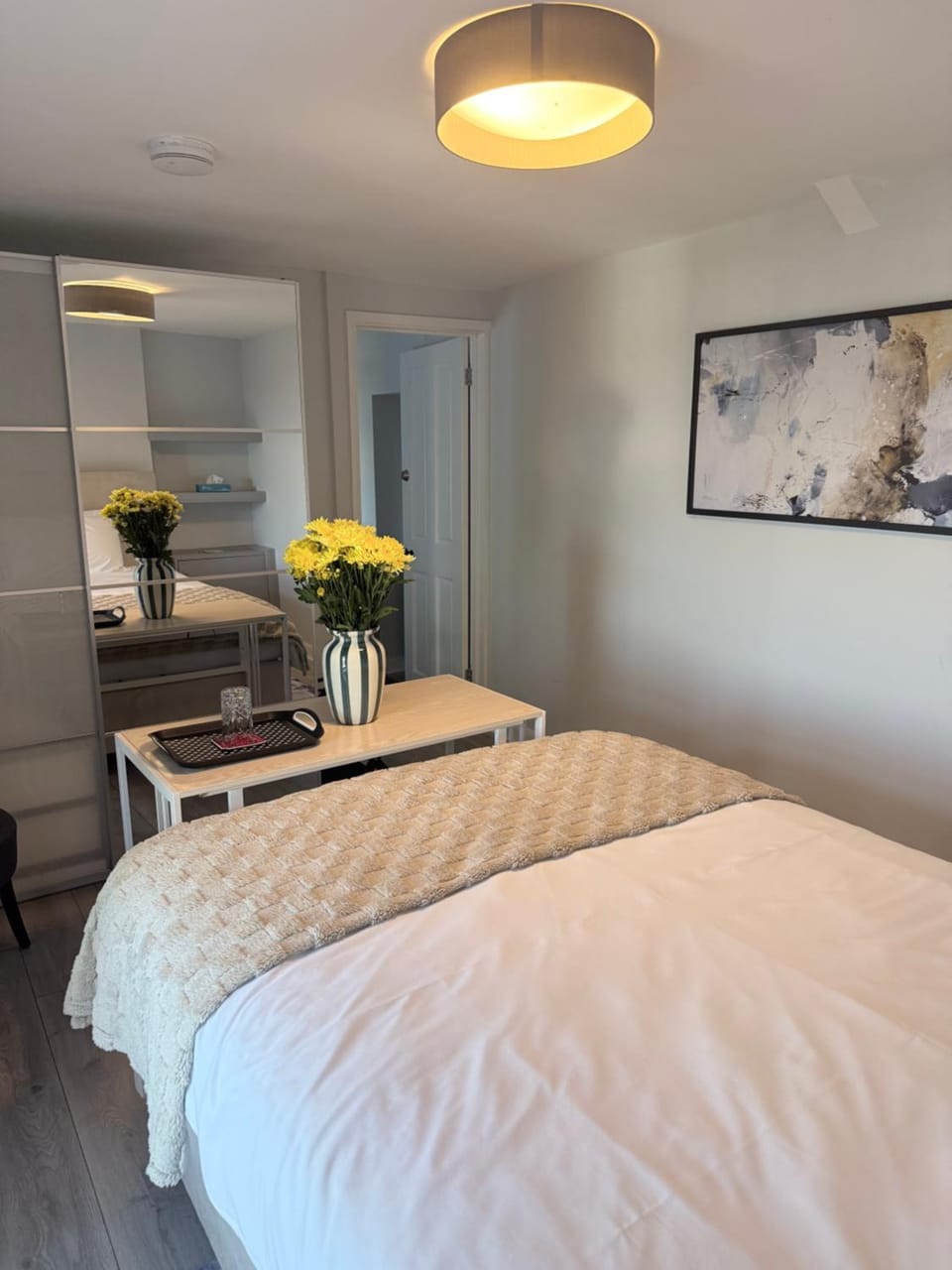 Highbay, Elegant room with sea and garden view in Swansea city centre Bed and Breakfast in Swansea