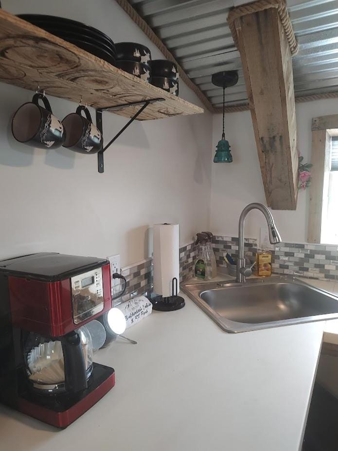 Boulderdash Birdhouse Studio Campground/ 
RV Resort in Lakehills