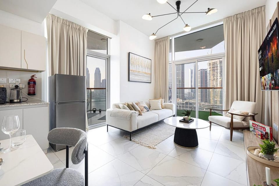 TV and multimedia, Kitchen or kitchenette, Living room, Photo of the whole room, Seating area, Dining area, minibar