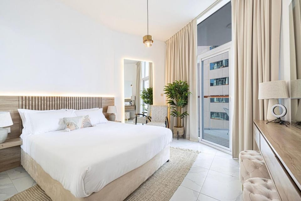 Bed, Photo of the whole room, Bedroom, Pool view, towels