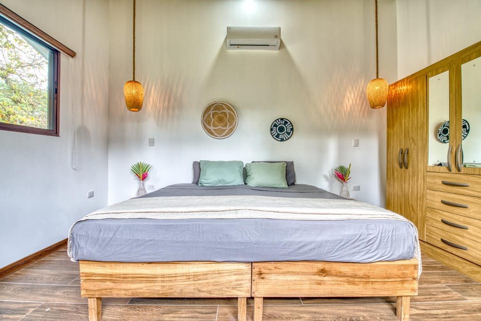 Bed, Photo of the whole room, Bedroom, air conditioner