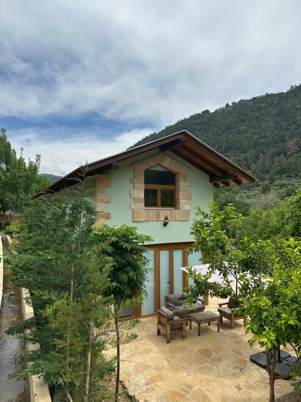 Riverside Jahliye, Chouf Chalet in Africa