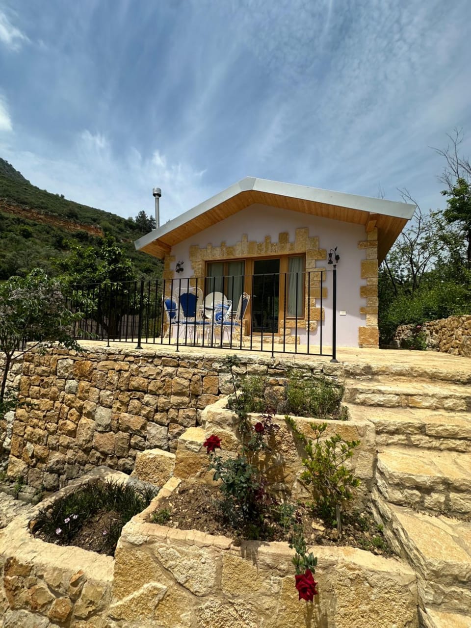Riverside Jahliye, Chouf Chalet in Africa