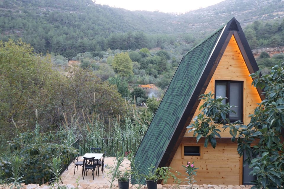 Riverside Jahliye, Chouf Chalet in Africa