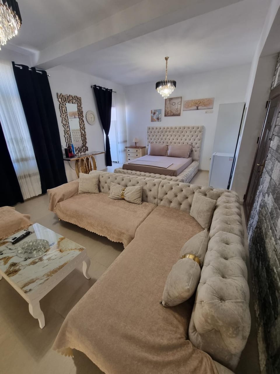 Photo of the whole room, air conditioner