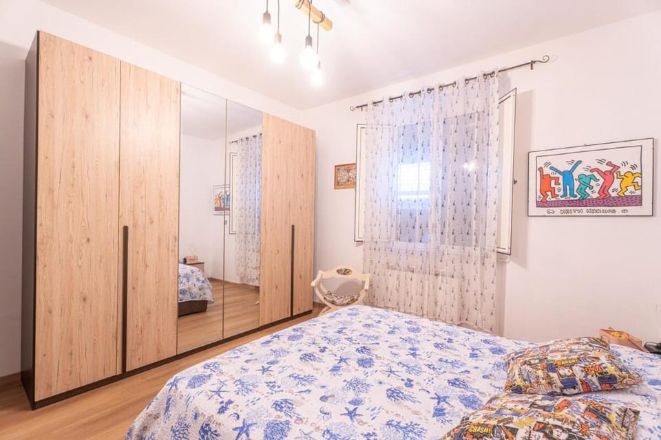 Bed, Photo of the whole room, Bedroom, wardrobe