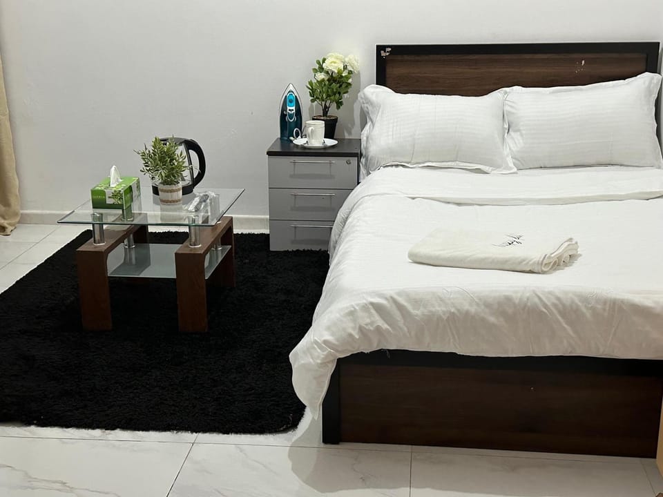MBZ - Master Room Hostel in Abu Dhabi