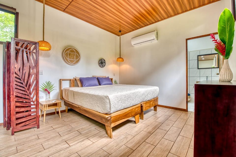 Bed, Photo of the whole room, Bedroom, air conditioner