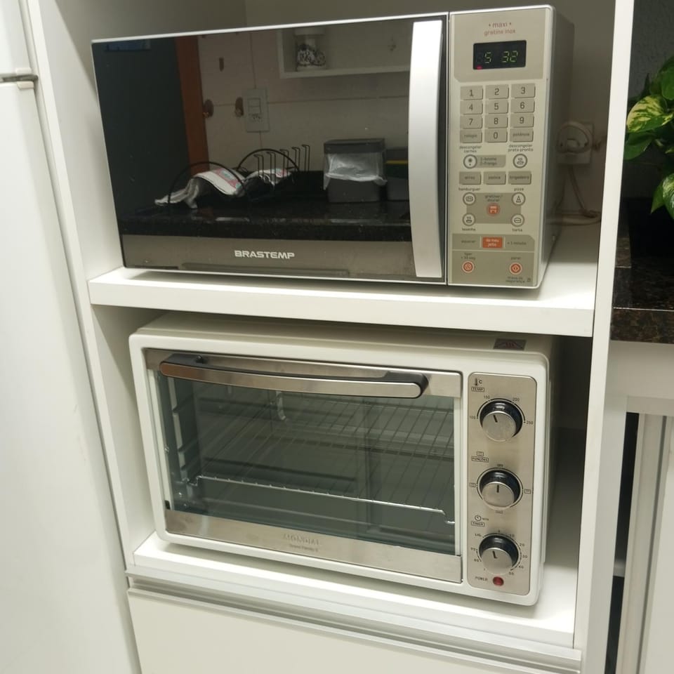 Kitchen or kitchenette, oven