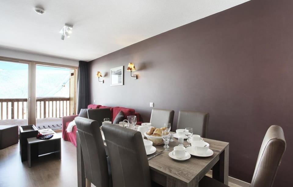 Bed, kitchen