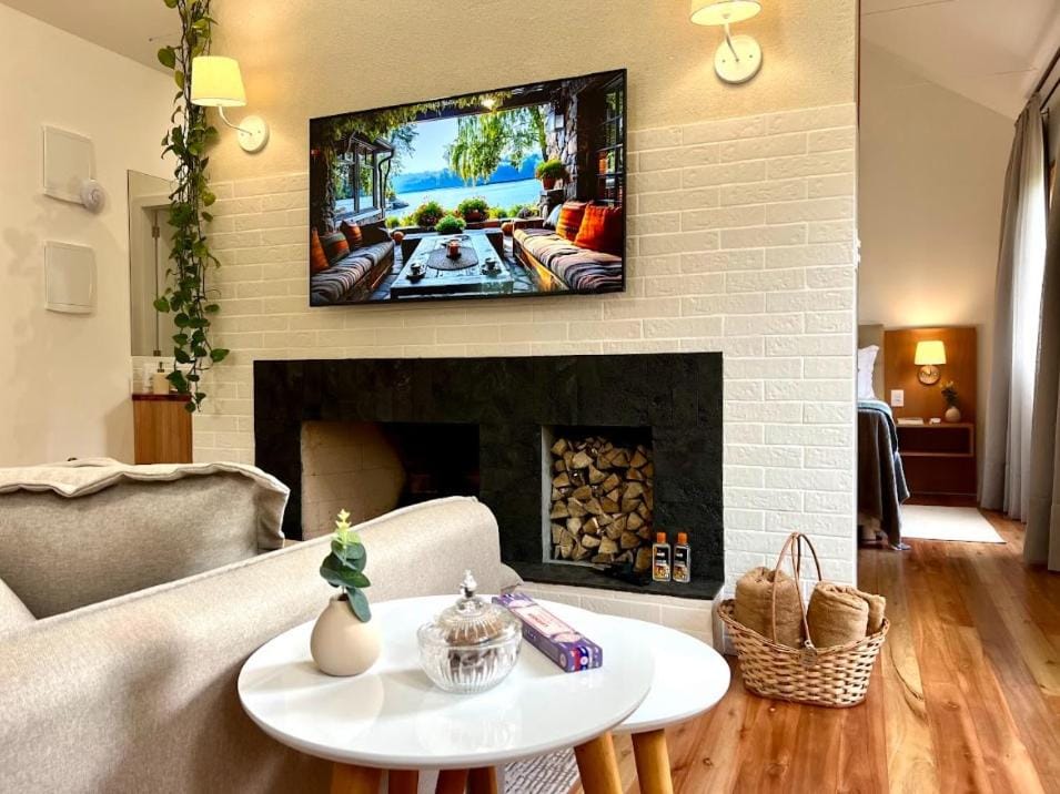 Communal lounge/ TV room, TV and multimedia, Seating area, Evening entertainment