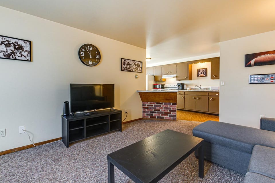 2 Mi to Dwtn Green Bay: Ideally Located Townhome! House in Green Bay
