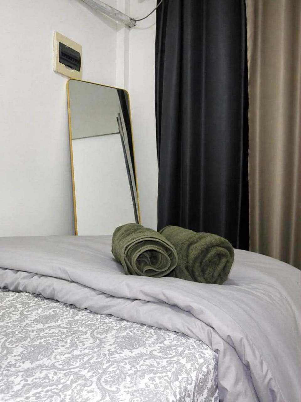Bed, Photo of the whole room, towels