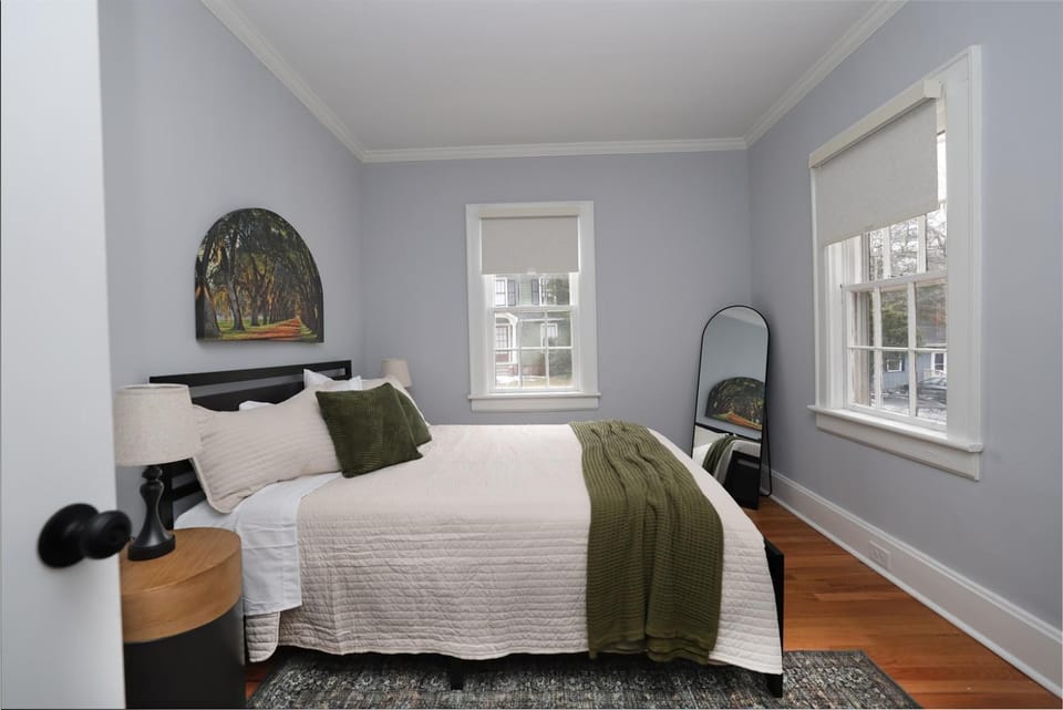 New & Renovated MCM Main Level Duplex 3 mi to Duke Hospital Apartment in Durham