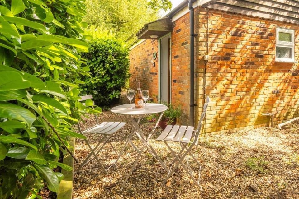 Property building, Patio, Day, Garden, Garden view