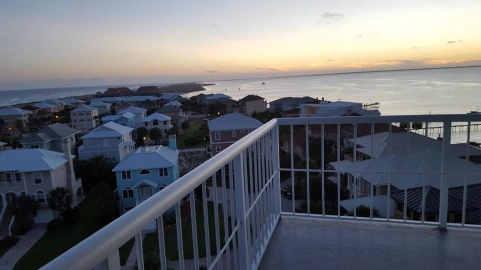 1 Bedroom Condo with Amazing View Apartment in Pensacola Beach