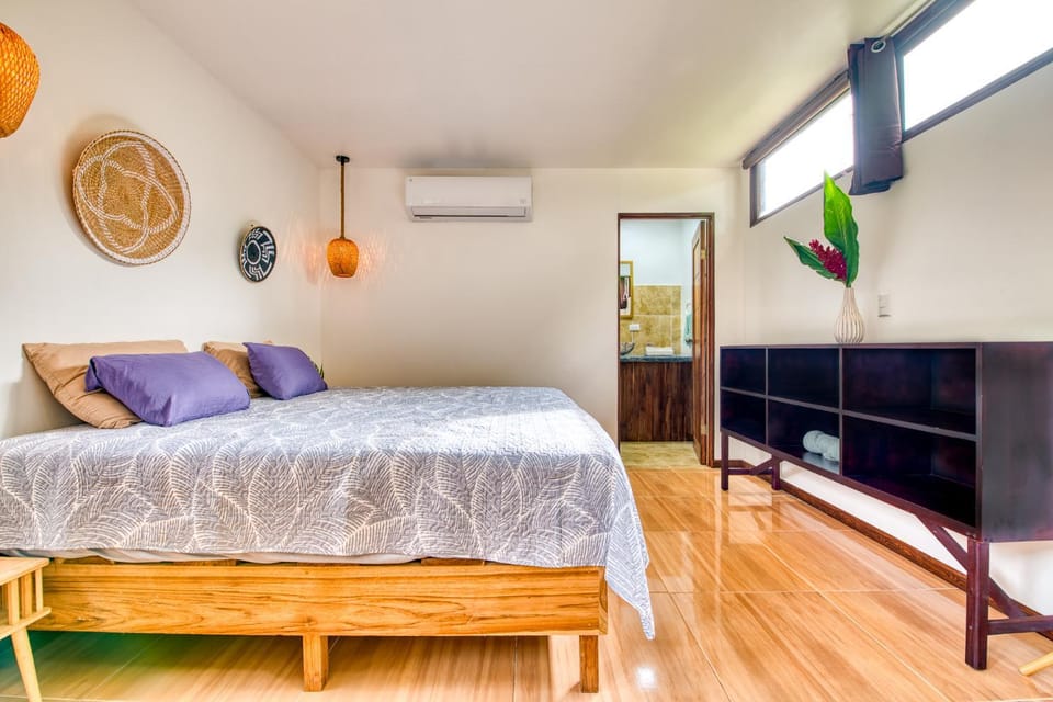 Bed, Photo of the whole room, air conditioner