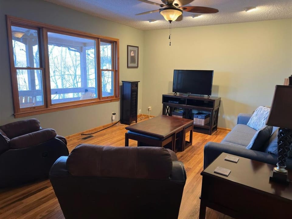 Cozy 5BR Cabin Retreat w Great Views & FirePit Cabin in Watauga