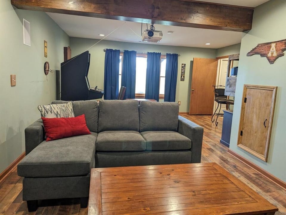 Cozy 5BR Cabin Retreat w Great Views & FirePit Cabin in Watauga