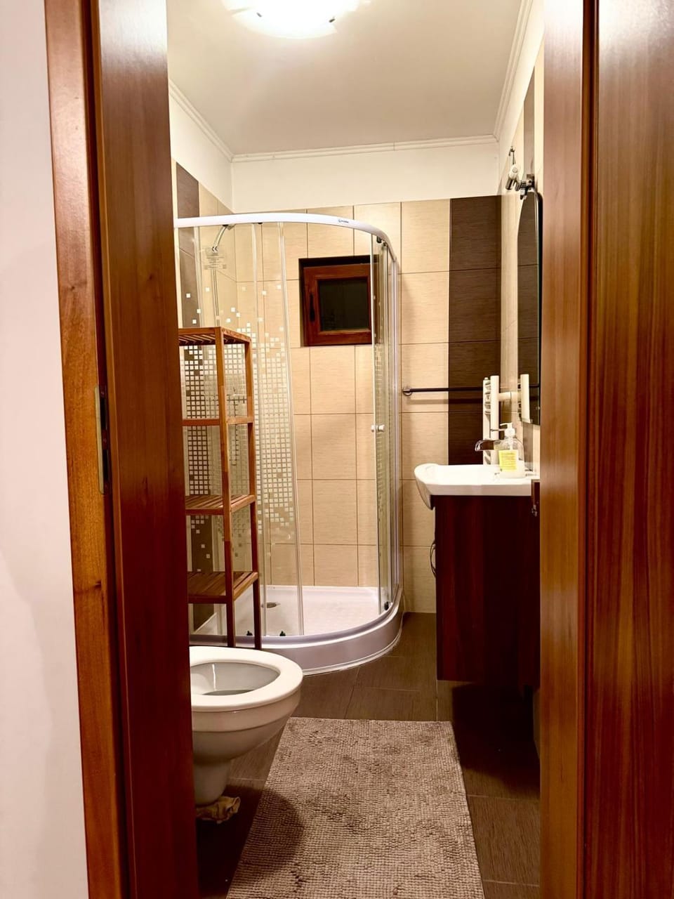 Shower, Toilet, Bathroom, towels