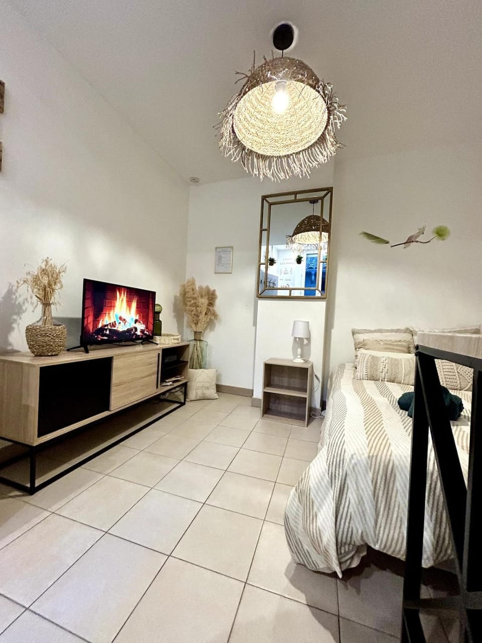 TV and multimedia, Photo of the whole room, Seating area