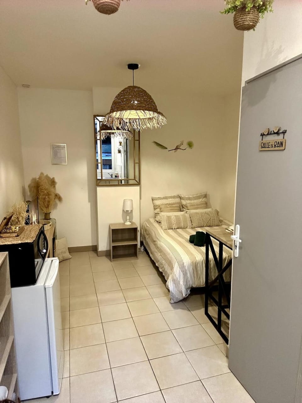Bed, Seating area, Bedroom