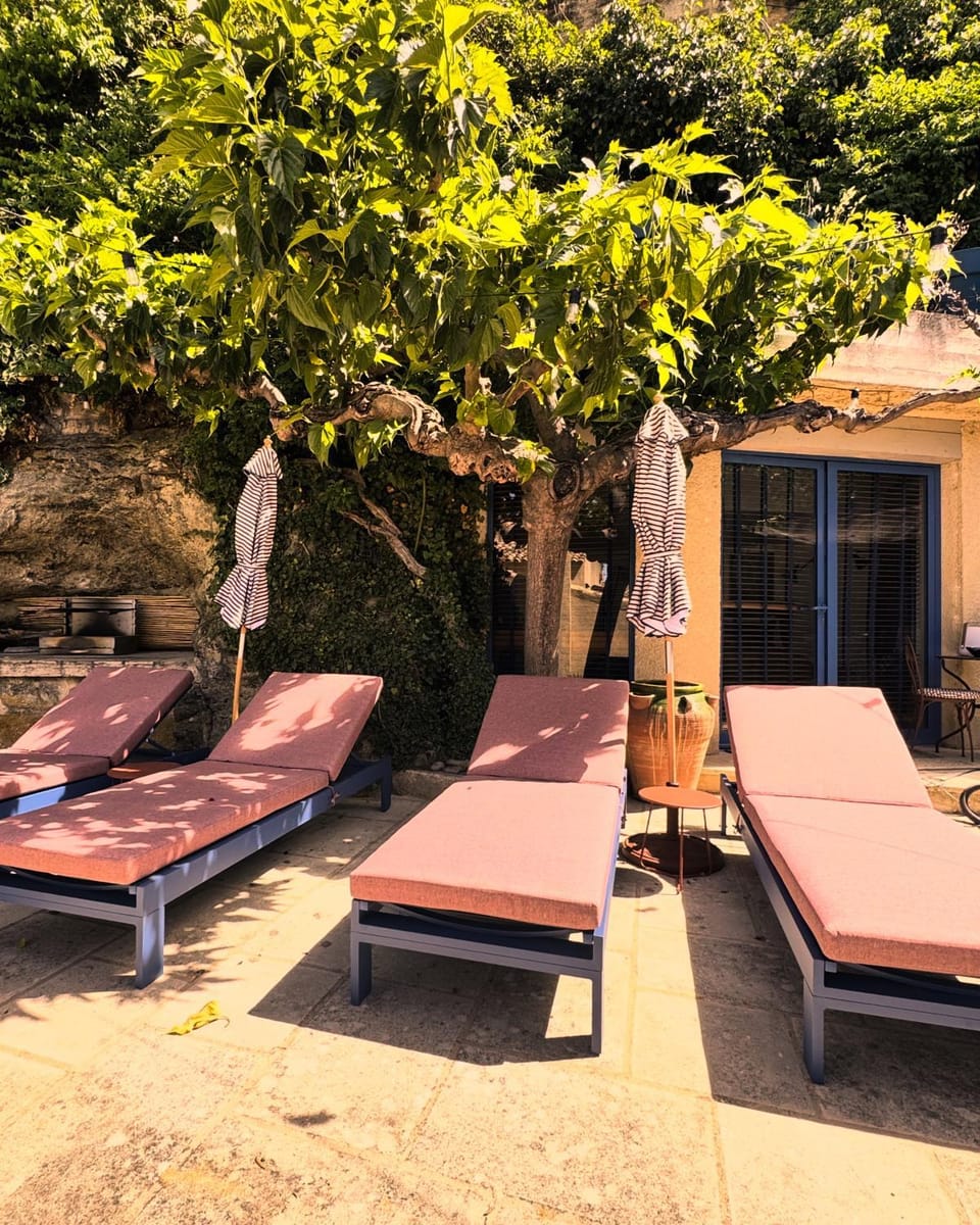 CaBaNa 52 La chambre Proche Lourmarin Bed and Breakfast in La Roque-d'Anthéron
