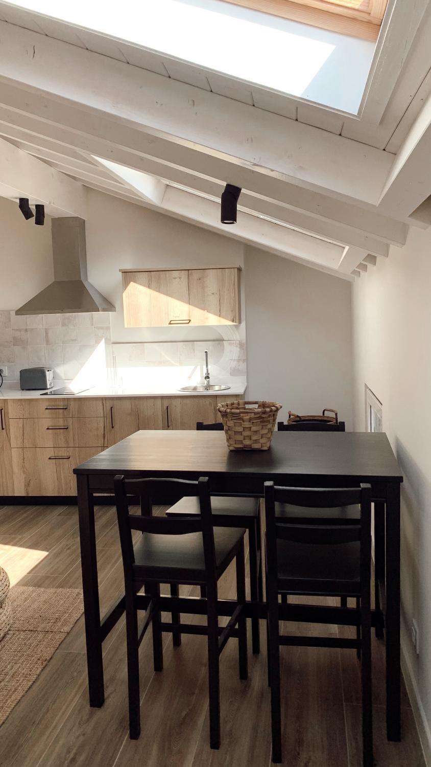 Kitchen or kitchenette, Dining area, stove