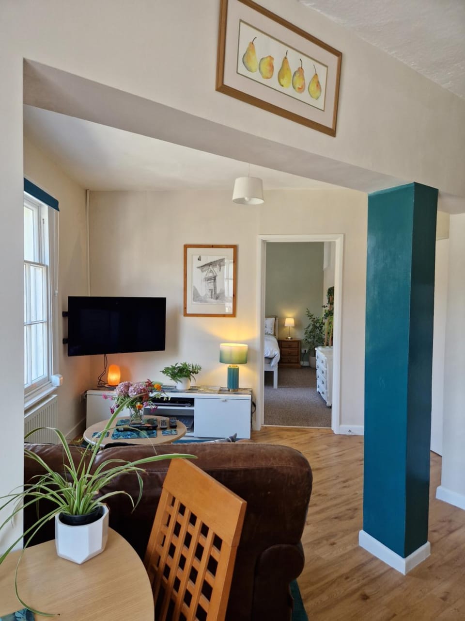 TV and multimedia, Living room, Seating area, Evening entertainment