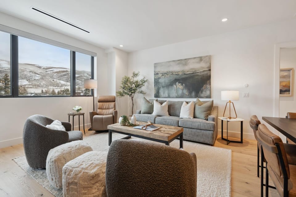 Frontgate 320 by East West Hospitality Apartment in Avon