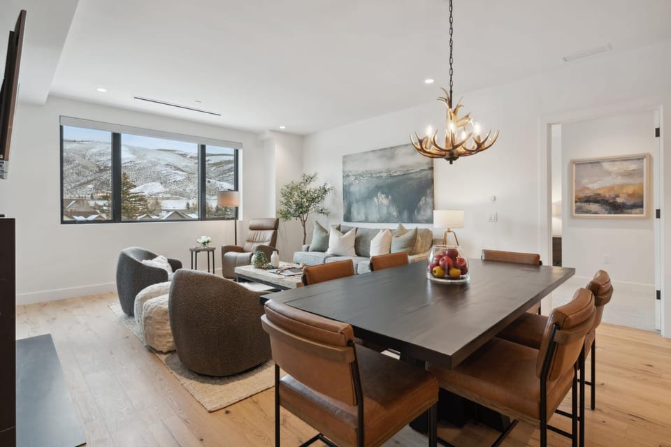 Frontgate 320 by East West Hospitality Apartment in Avon