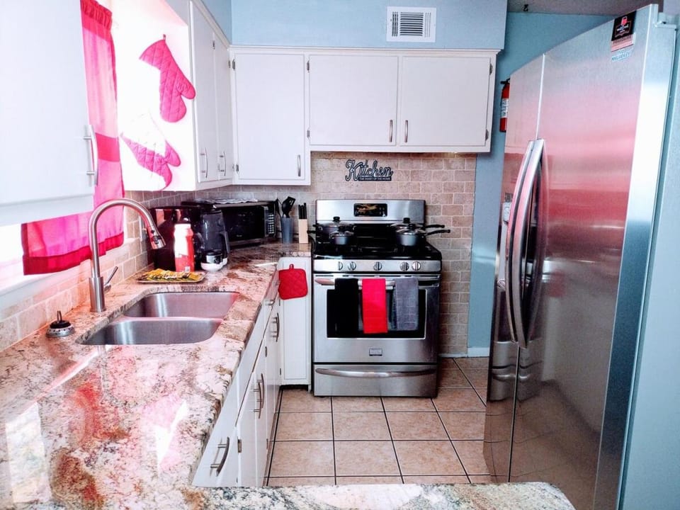 Kitchen or kitchenette, oven